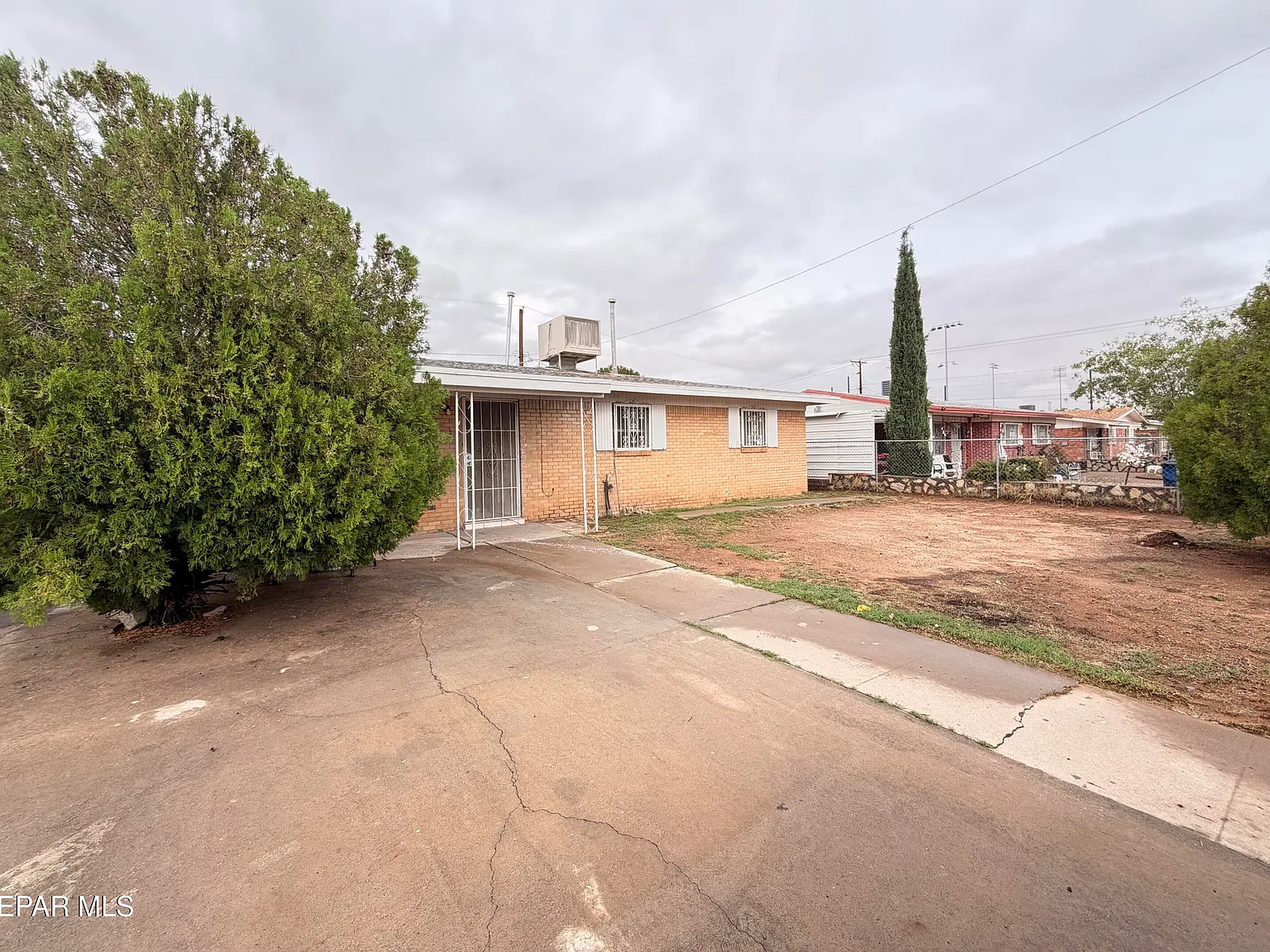 4 bed, 2.0 bath, 1313 sqft, $1,400 — Photo 1