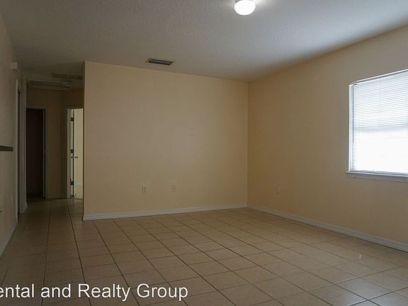 4th image of 205 N Blvd E