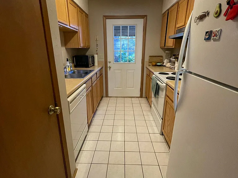 1008 Pineview Blvd #D — Photo 17