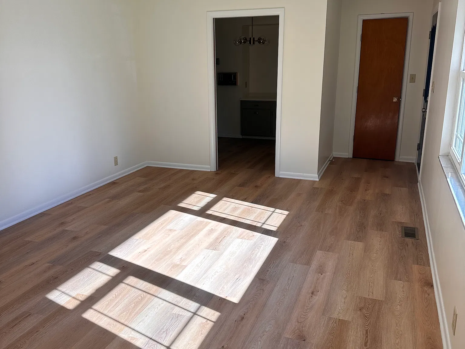 2 bed, 1.5 bath, 1215 sqft, $2,100 — Photo 3