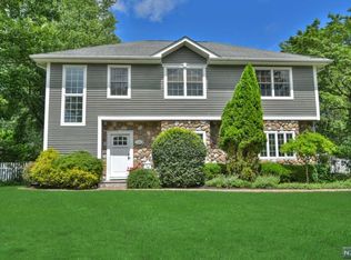 124 Sheldon St, Wyckoff, NJ 07481