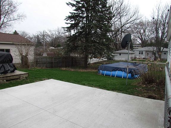 3rd image of 1422 W 4th St