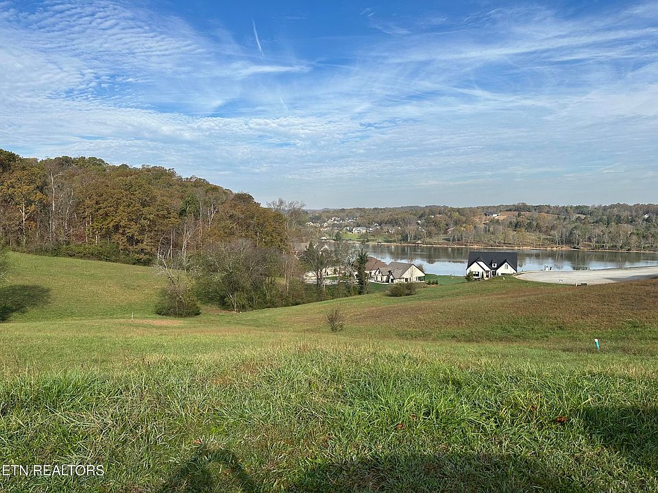 2nd image of 560 River Rd