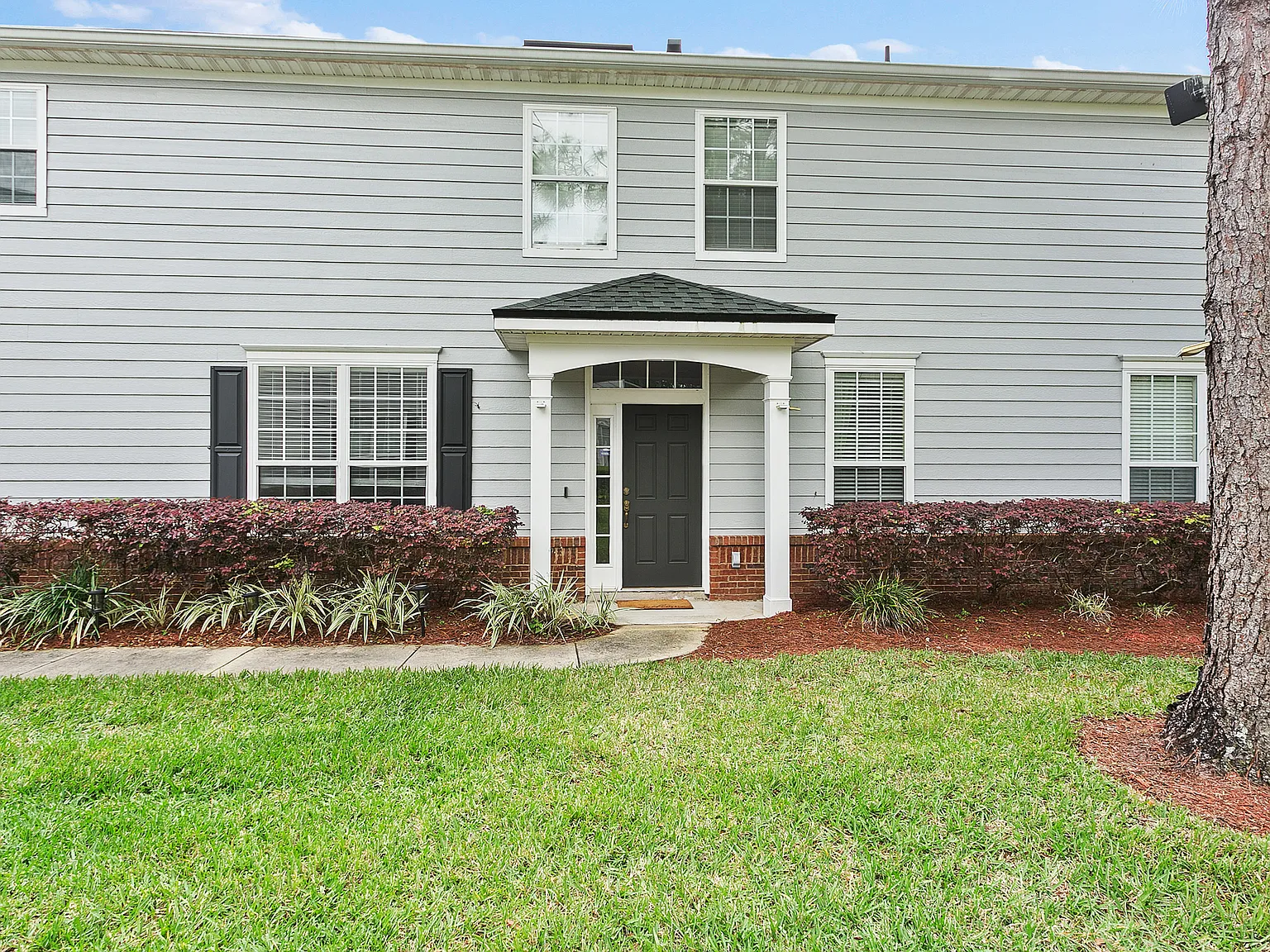 3 bed, 2.5 bath, 1632 sqft, $2,350 — Photo 2