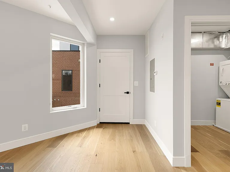 3215 Mount Pleasant St NW #201 — Photo 3