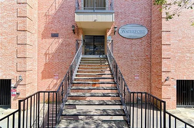 2401 Leon St #106 — Photo 5
