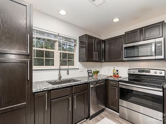 3rd image of 6536 Quarterbridge Ln