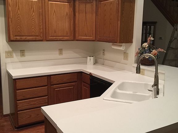5th image of 836 Thornview Dr