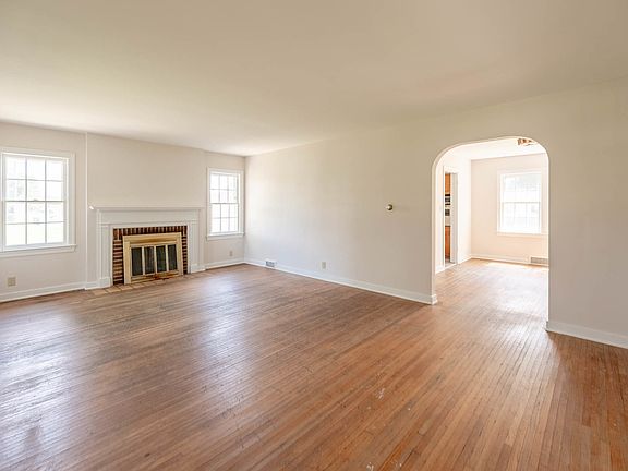 2nd image of 693 Enterprise St