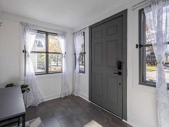 4th image of 1633 N 16th Ave