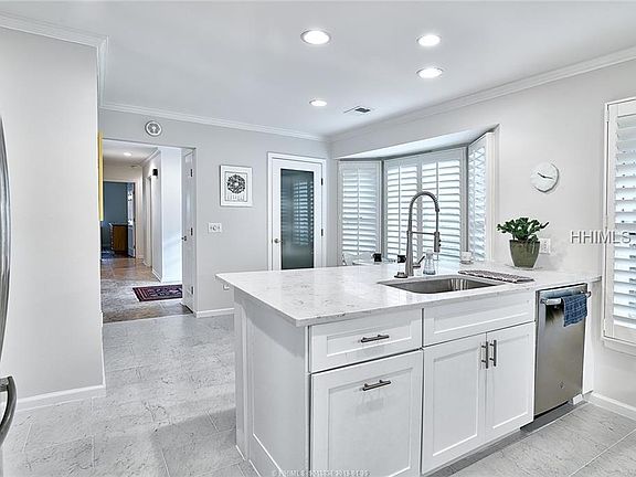 4th image of 50 Crooked Pond Dr