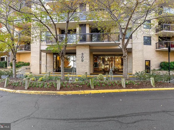 309 Yoakum Pkwy APT 1103, Alexandria, VA 22304