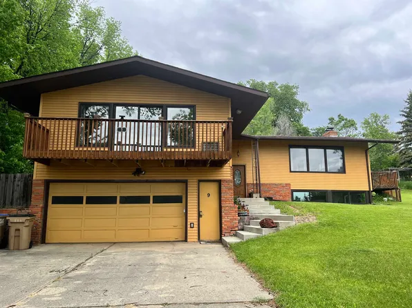 9 Vista Dr, Minot, ND 58703