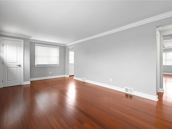 3rd image of 458 Charlotte Dr
