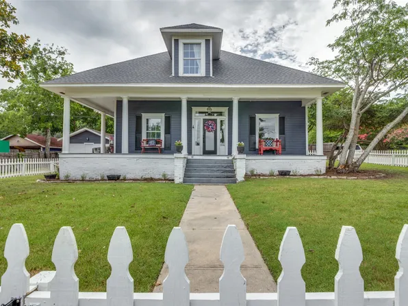 902 S Waco St, Weatherford, TX 76086