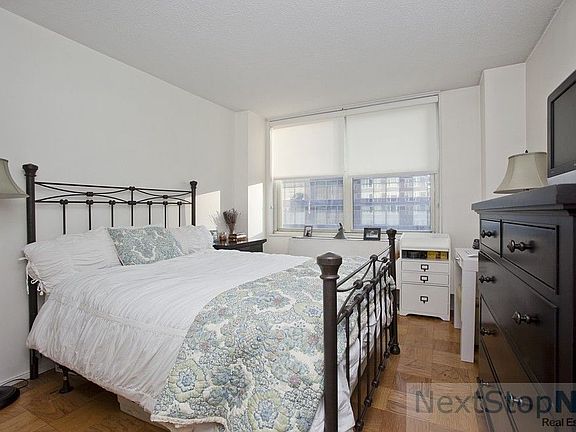 3rd image of 245 E 54th St APT 25R