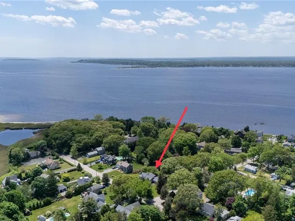 137 Alfred Drown Rd, Barrington, RI 02806