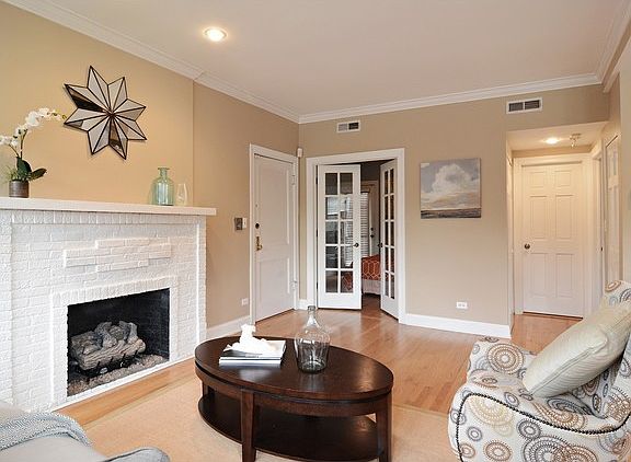 4th image of 4033 N Southport Ave #2
