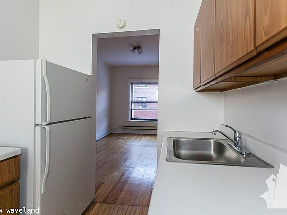 5th image of 815 W Waveland Ave #1024