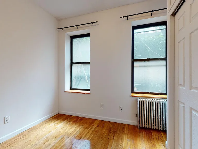 214 E 10th St #3 — Photo 6