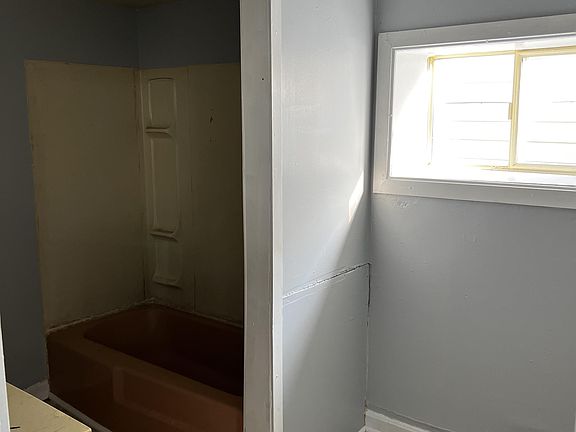 4th image of 311 N Maple Ave #8