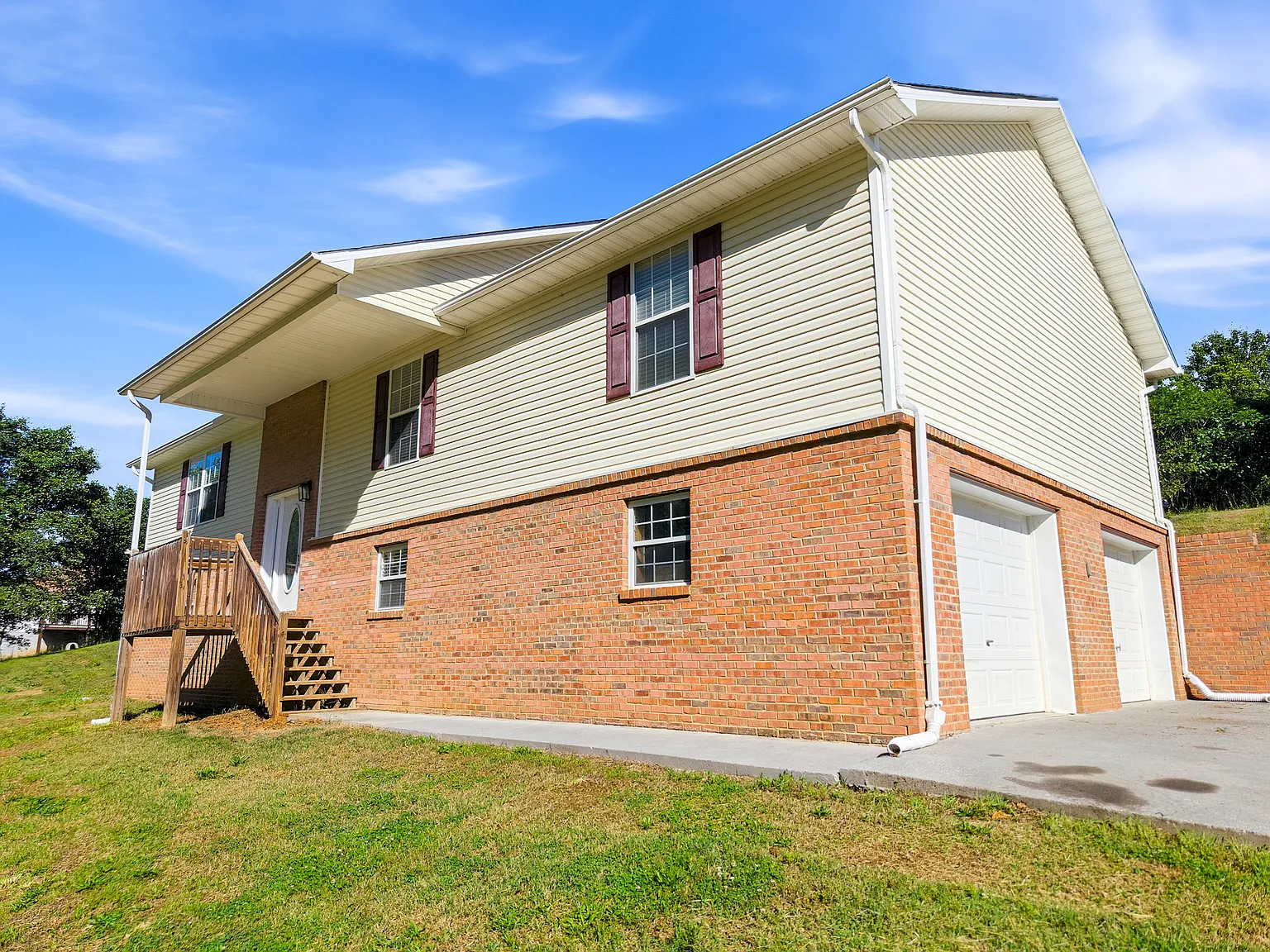 5 bed, 2680 sqft, $2,450 — Photo 3