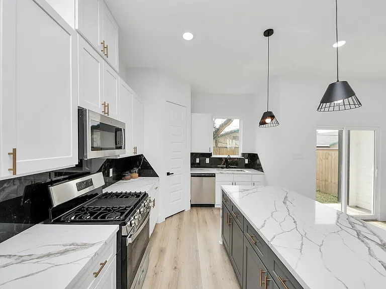 3524 Rebecca St — Photo 14