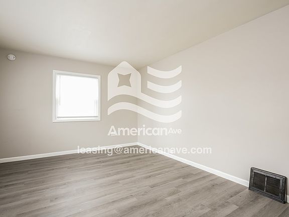 1750582_003_wm_-_living_room_13336043.jpg