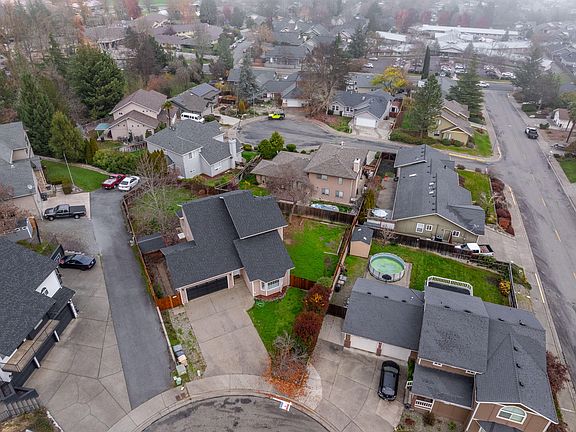 2nd image of 2203 NW Oxford Cir