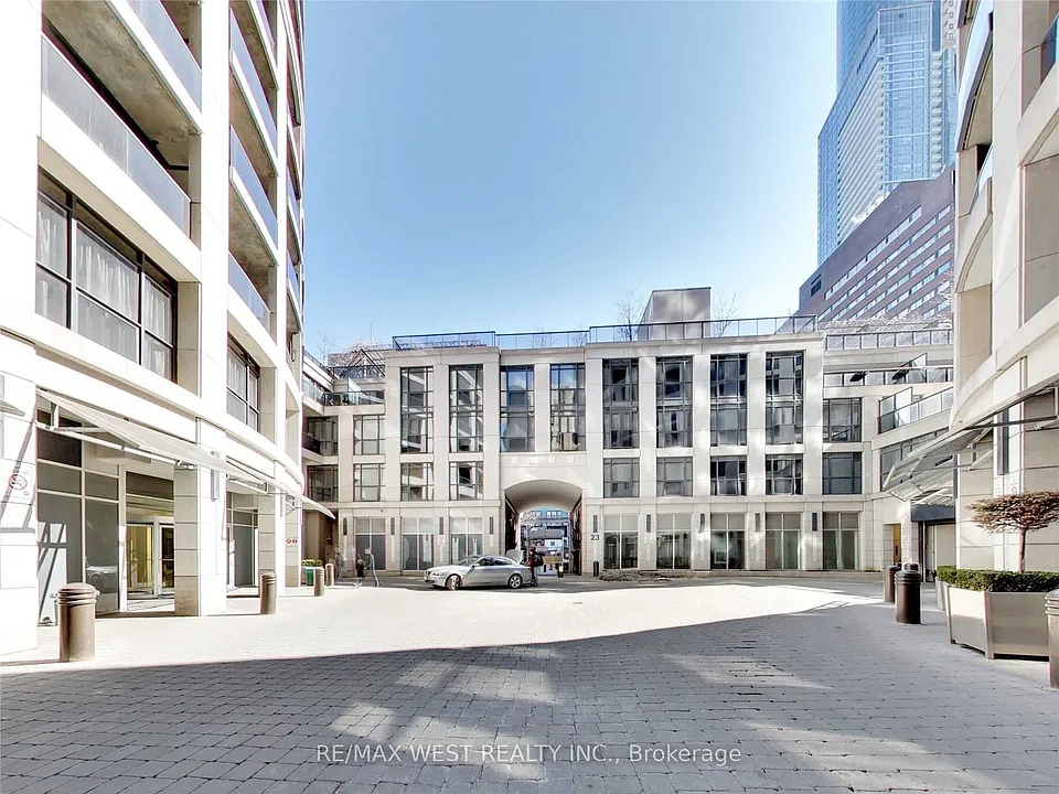 21 Carlton St #2209