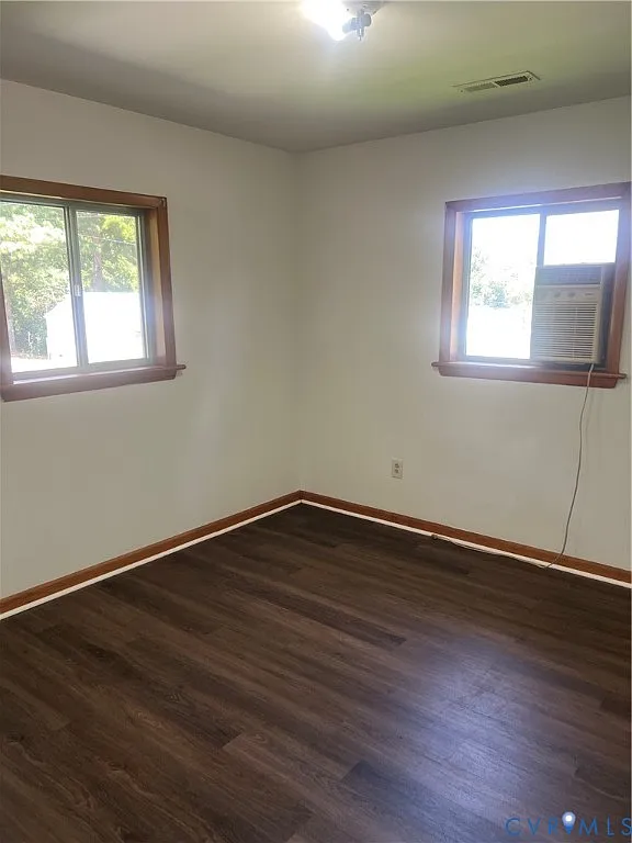 3 bed, 1.0 bath, $1,100 — Photo 4