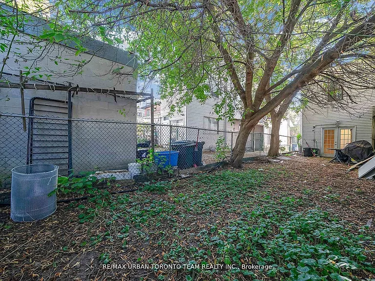 880 Dundas St E #MAIN — Photo 15
