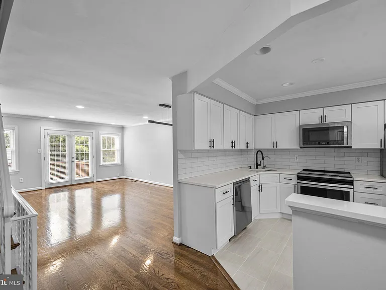 2035 S Glebe Rd — Photo 12