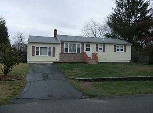 9 Flamingo Dr, Warwick, RI 02886