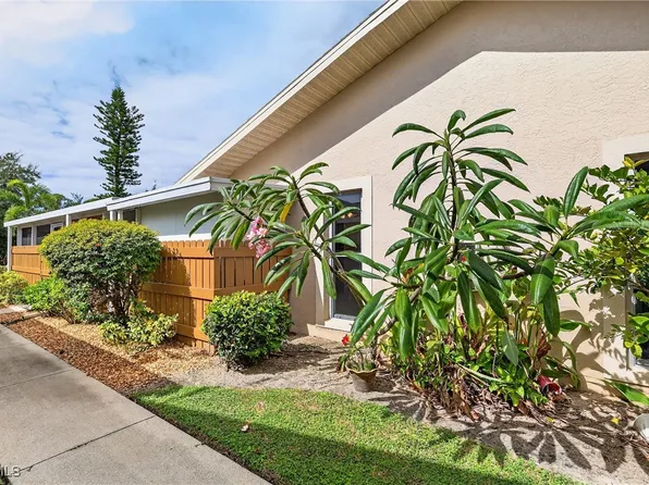 5811 Crystal Lake Ln APT 102, North Fort Myers, FL 33917