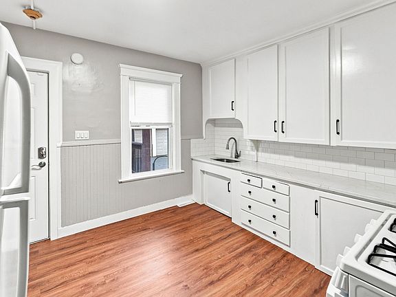 3rd image of 425 Wood Ave #7