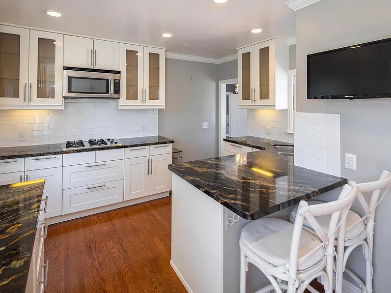 3109 Laurel St — Photo 10