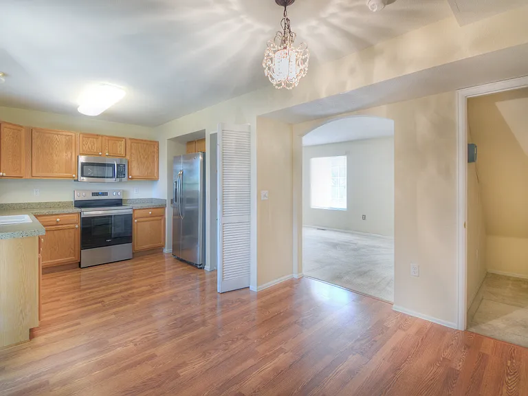 471 Ellers Grv — Photo 3