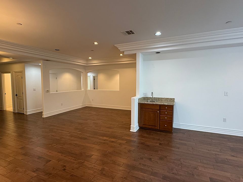 1st image of 10640 Woodbridge St Penthouse 2