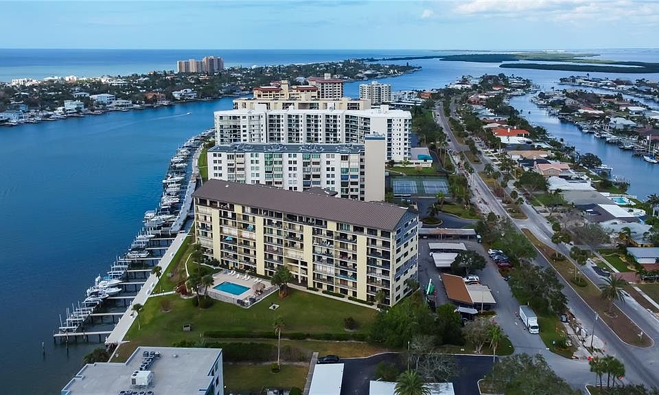 1st image of 650 Island Way APT 206