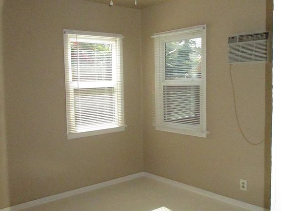 2nd image of 425 1/2 E Walnut Ave