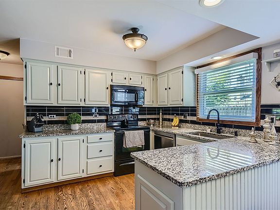 4th image of 3490 Regent Dr