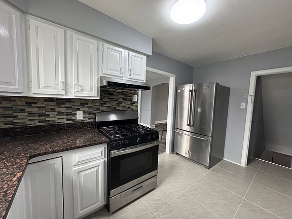 4th image of 3004 Longshore Ave