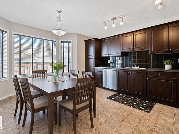2nd image of 6 Vivian Way