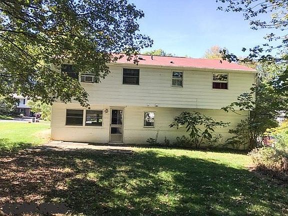 5th image of 299 Douglas Dr