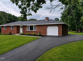 226 Snyders Lake Rd, Wynantskill, NY 12198