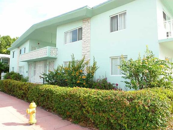 3rd image of 401 Collins Ave APT 24