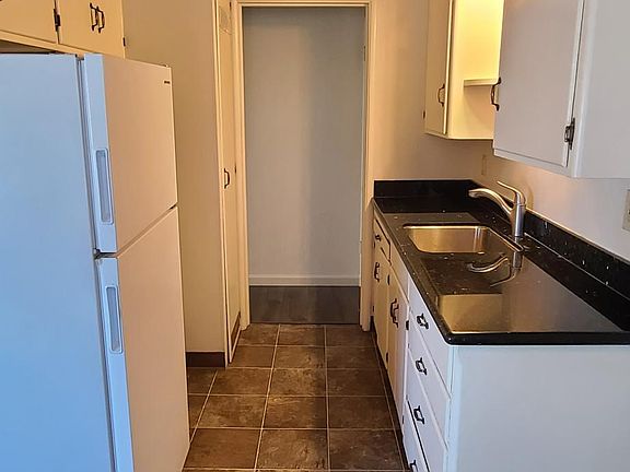 4th image of 682 N 5th St APT 4