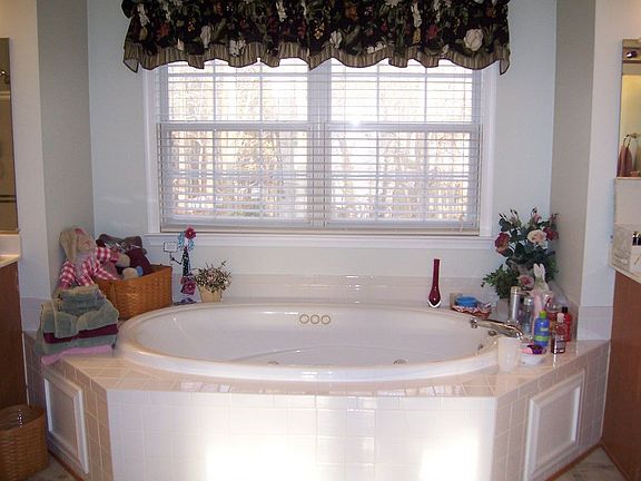 Master Bath Jetted Tub
