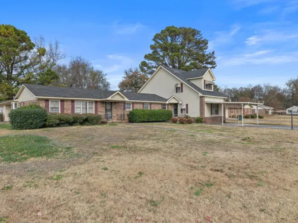 601 Trenholm Memorial Dr, Tuscumbia, AL 35674